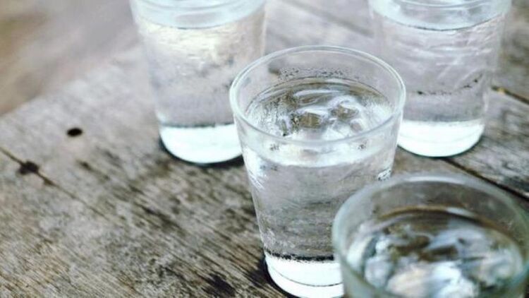 Cuando use diuréticos para bajar de peso, debe beber mucha agua. 